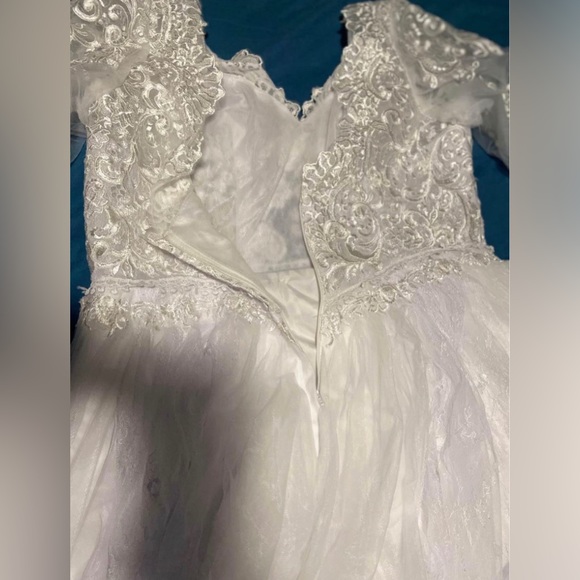 White wedding dress size 18. As is from boutique/no alterations done. - Picture 7 of 7